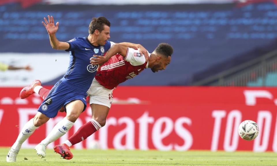 César Azpilicueta brings down Pierre-Emerick Aubameyang for the equalising penalty.