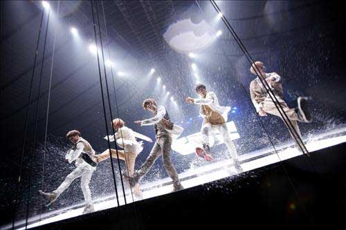 SHINee’s Japanese Arena Concert Tour Attracts 200,000 Fans