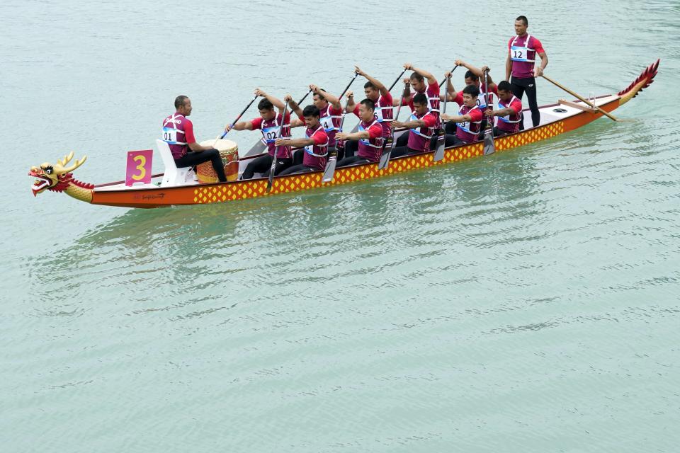 Thai dragon boat team prepare to compete in the Men's Dragon Boat 500m heat at the Wenzhou Dragon Boat Center during the 19th Asian Games in Wenzhou, China, Wenzhou, Thursday, Oct. 5, 2023. (AP Photo/Eugene Hoshiko)