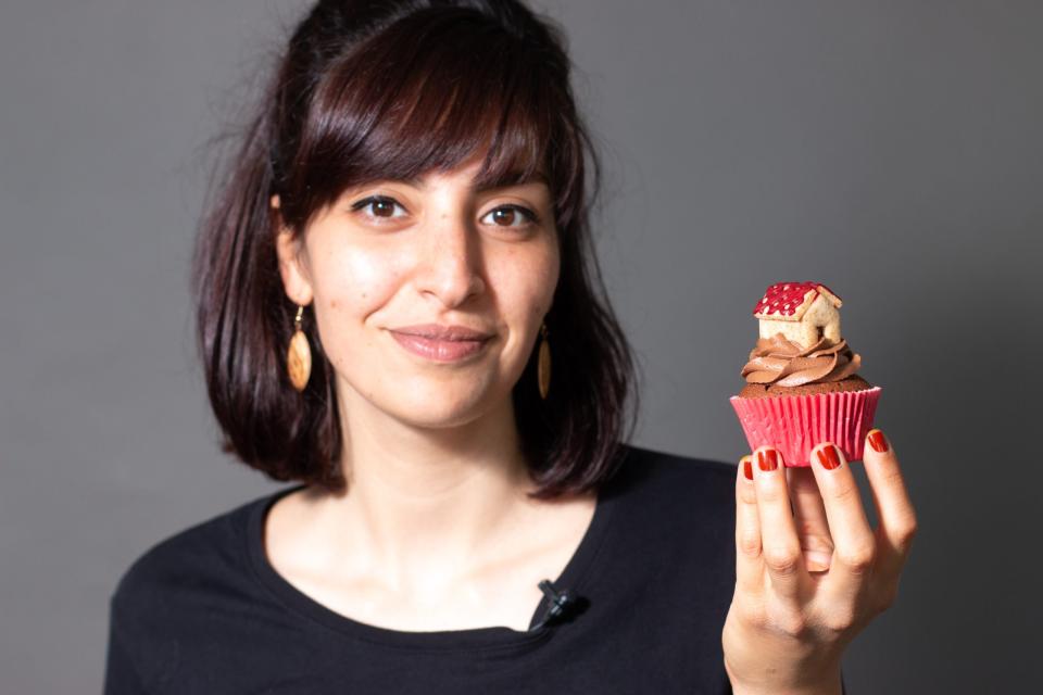 Für ihre Wahlkampagne hat Rasha Nasr (SPD), 29 Jahre, einen Cupcake für jedes Thema gebacken. Hier für das Thema "Bezahlbares Wohnen".