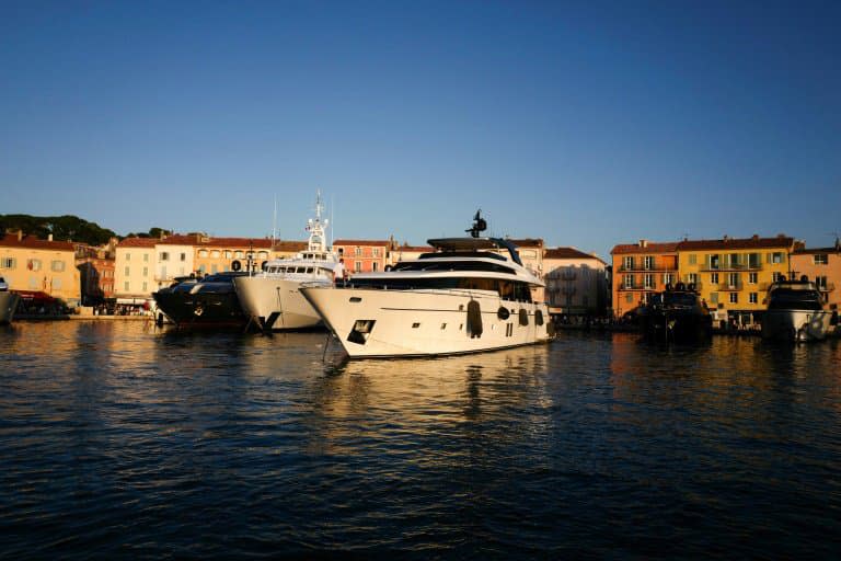 Des yachts amarrés au quai Jean-Jaurès de Saint-Tropez le 16 août 2020 (Illustration.) - Valery HACHE © 2019 AFP