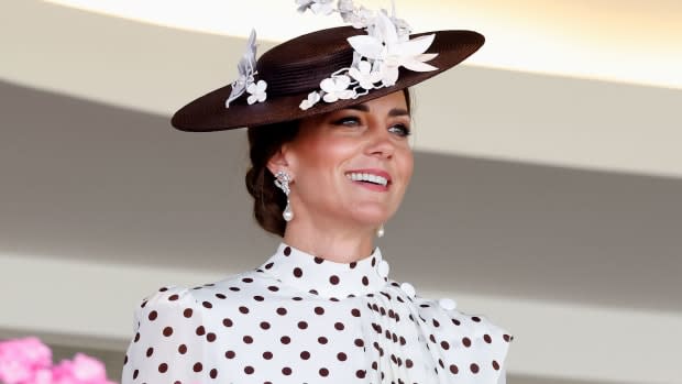 <p>Kate Middleton gives serious <em>Pretty Woman </em>vibes at the Royal Ascot on June 17, 2022.</p><p><a href="https://www.gettyimages.com/detail/news-photo/catherine-duchess-of-cambridge-watches-the-racing-from-the-news-photo/1403547164/" rel="nofollow noopener" target="_blank" data-ylk="slk:Max Mumby/Indigo/Getty Images;elm:context_link;itc:0;sec:content-canvas" class="link ">Max Mumby/Indigo/Getty Images</a></p>