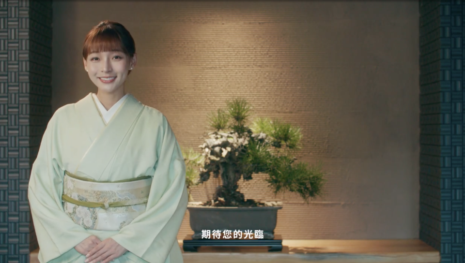 人氣女神林襄遠赴日本為網上旅行社拍攝宣傳短片和服造型優雅登場（截圖自宣傳片）