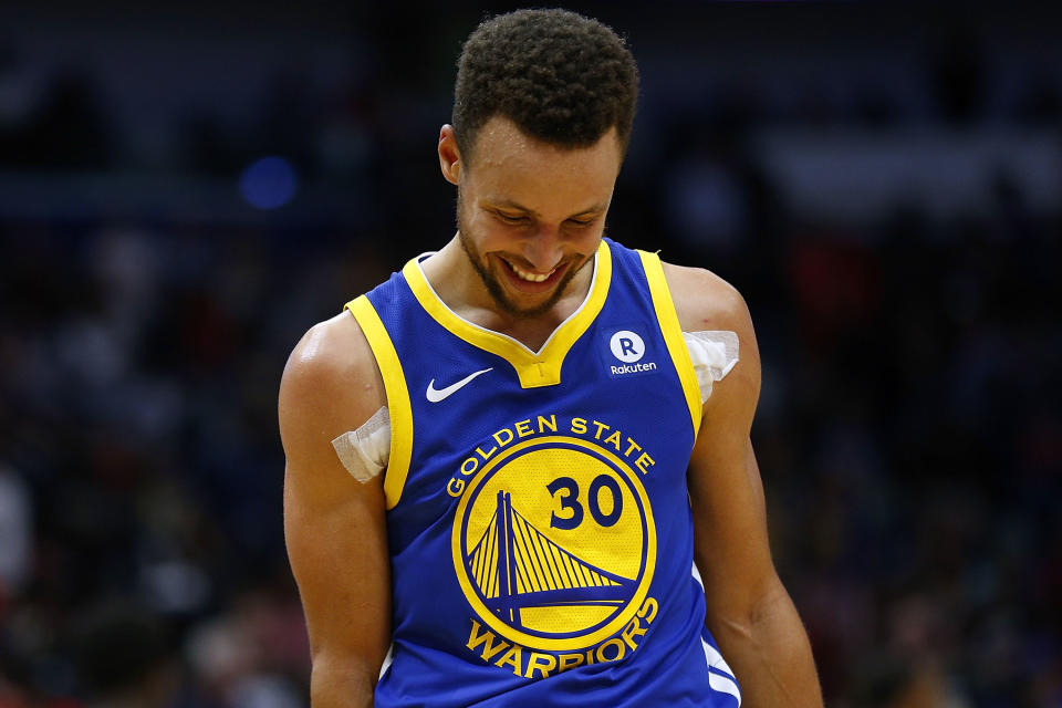 Stephen Curry came up wincing and hobbling after stepping on E’Twaun Moore’s foot late in the Warriors’ win over the Pelicans. (Getty)