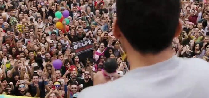 Protesto contra a Globo em episódio de Sense8 (reprodução)