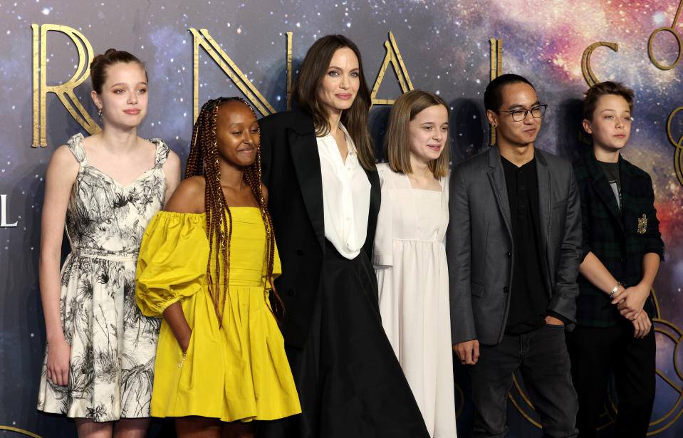 LONDON, ENGLAND - OCTOBER 27: (L-R) Shiloh Jolie-Pitt, Zahara Jolie-Pitt, Angelina Jolie, Vivienne Jolie-Pitt, Maddox Jolie-Pitt and Knox Jolie-Pitt attend the conference "Eternity" UK premiere at BFI IMAX Waterloo on October 27, 2021 in London, England.  (Photo by Tim P. Whitby/Getty Images)