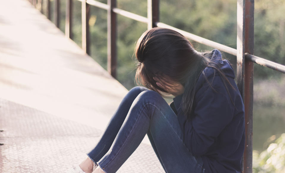 Los suicidios entre niñas y mujeres jóvenes han aumentado en Inglaterra y Gales (Getty Creative).