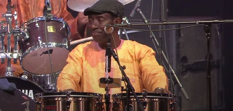 Le chanteur Balla Sidibé, lors d'un concert de la mythique formation Orchestra Baobab, au festival Jazz in Marciac en 2017. - Youtube - Jazz in Marciac