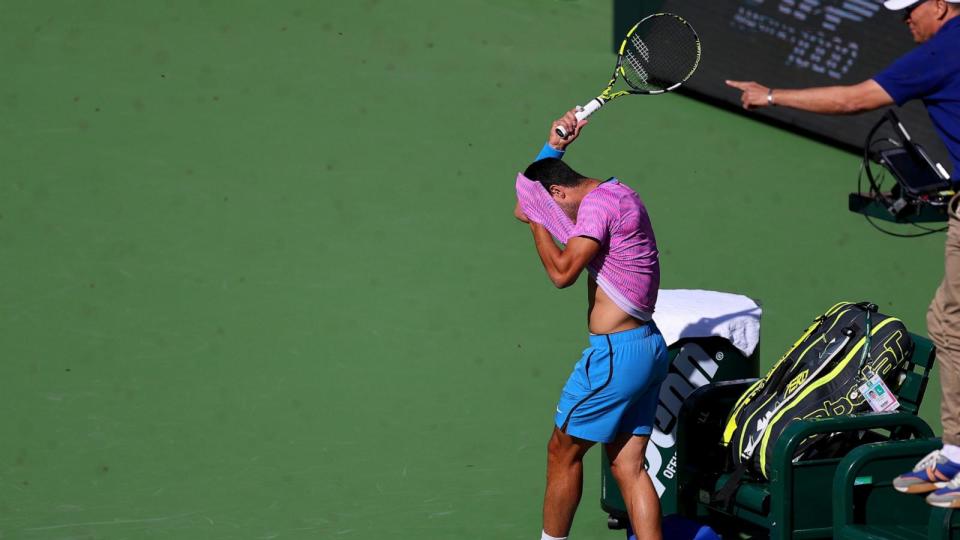 PHOTO: Carlos Alcaraz of Spain gets attacked by a swarm of bees at the BNP Paribas Open, at Indian Wells Tennis Garden, Calif., on March 14, 2024. (Ella Ling/Shutterstock)