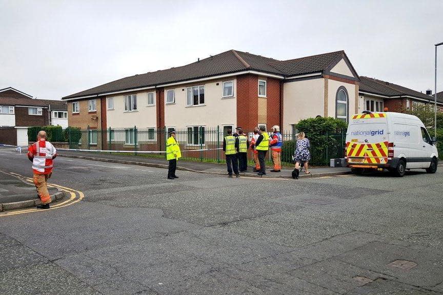 Engineers isolated to gas supply to about 50 houses after the man reportedly threatened to cut a pipe (Iram Ramzan/Oldham Evening Chronicle)