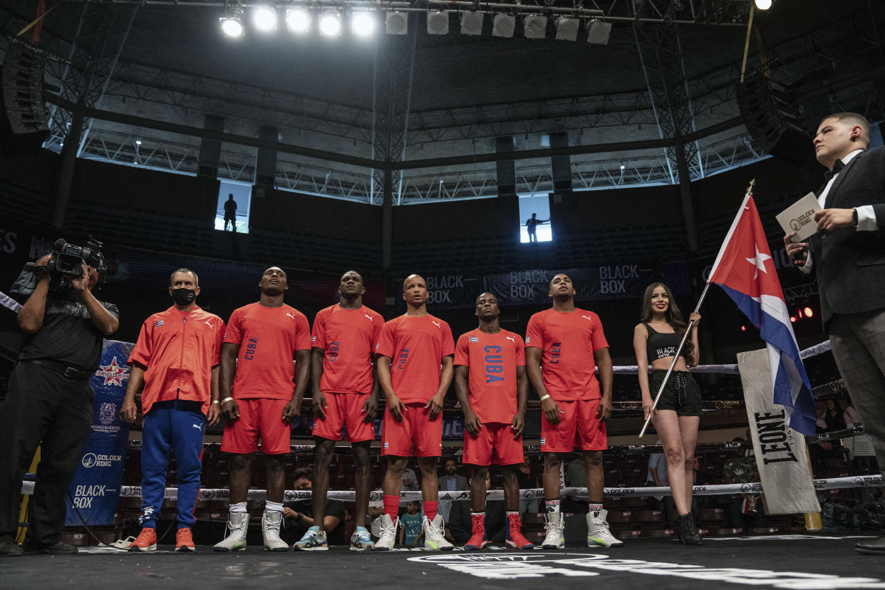 El boxeador cubano Osvel Caballero se prepara para su primera pelea profesional. (Todd Heisler/The New York Times)