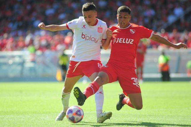 Argentinos Jrs. juega frente Independiente de Chivilcoy en el