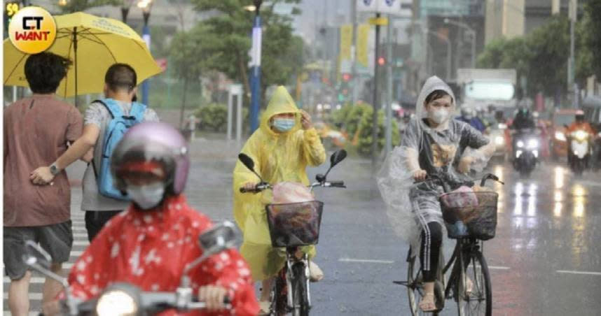 中央氣象局針對11縣市發布大雨特報。（示意圖／彭子桓攝）