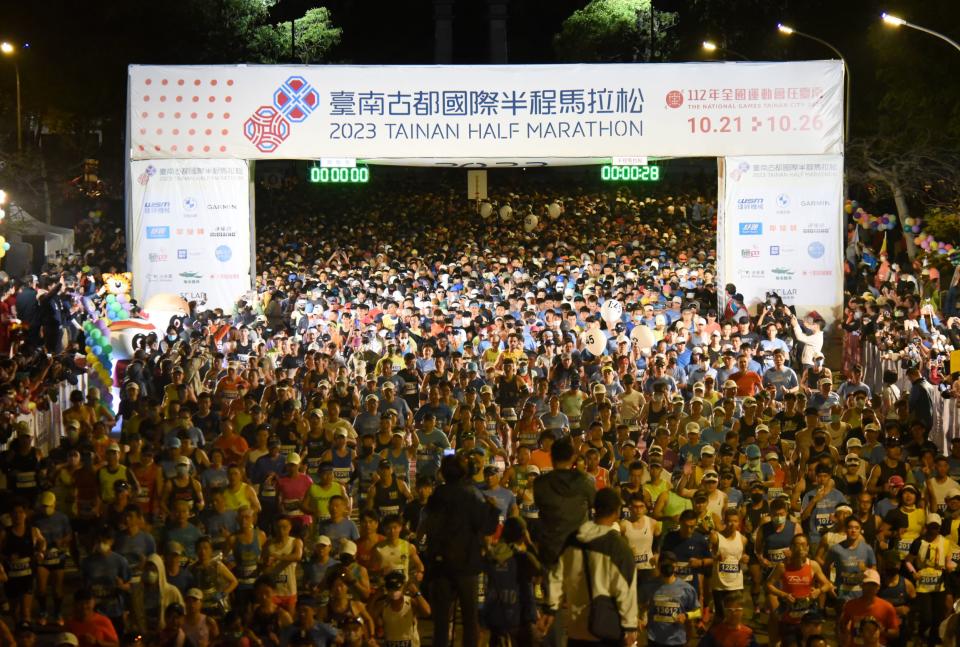 二０二三年台南古都國際半程馬拉松五日開跑。（記者陳治交攝）