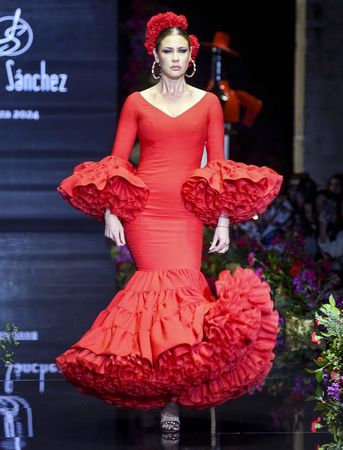 Elisabeth Reyes desfilando en Pasarela Flamenca Jerez