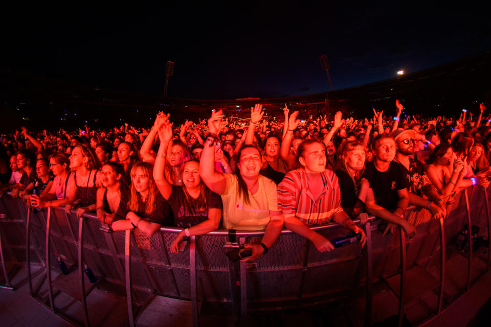 Fans in Wellington beim Konzert der Rockband Six60 im Sky Stadium am 13. Februar. (Photo by Mark Tantrum/Getty Images)