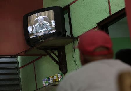 Cuba's President Raul Castro speaks during a television broadcast in Havana December 17, 2014. REUTERS/Enrique De La Osa