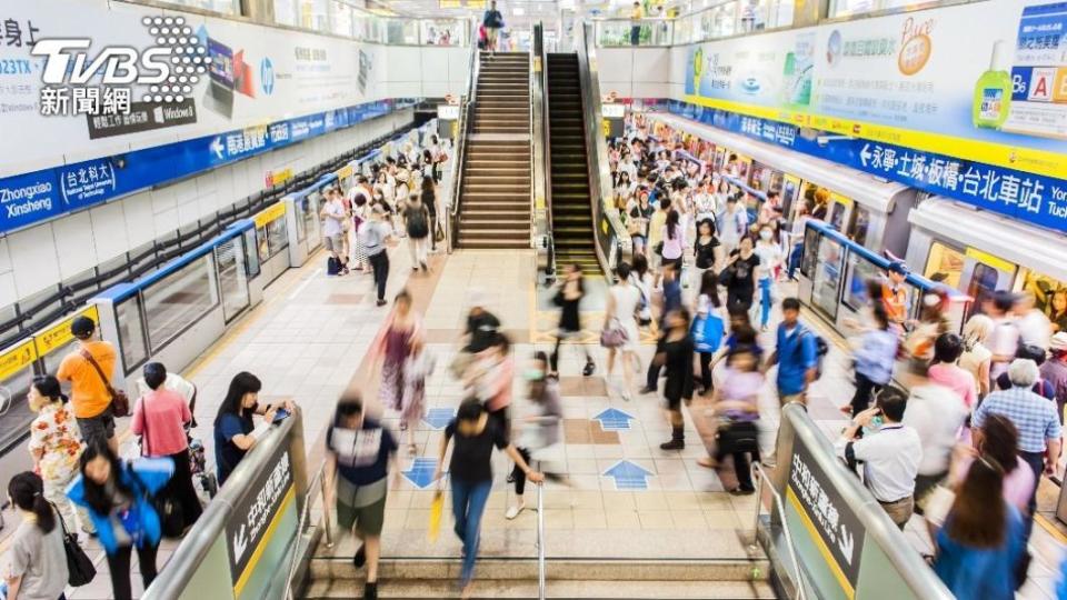 台北捷運宣布在15個站新增韓語標示。（示意圖／shutterstock達志影像） 