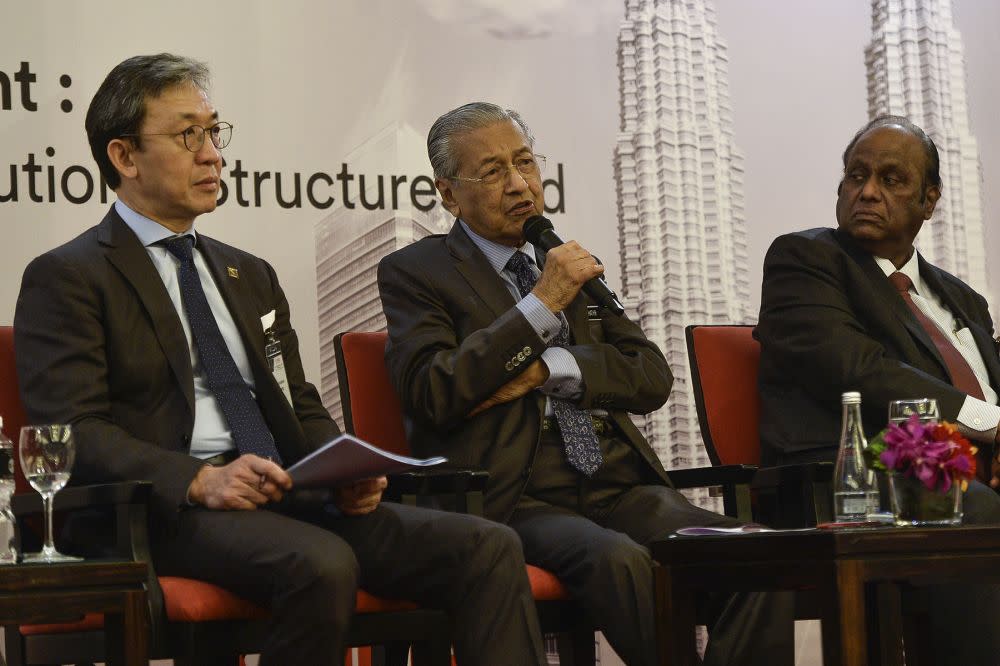 Dr Mahathir (centre) pointed out the importance of interracial mingling during childhood, noting that such values ingrained during their formative years. — Picture by Miera Zulyana