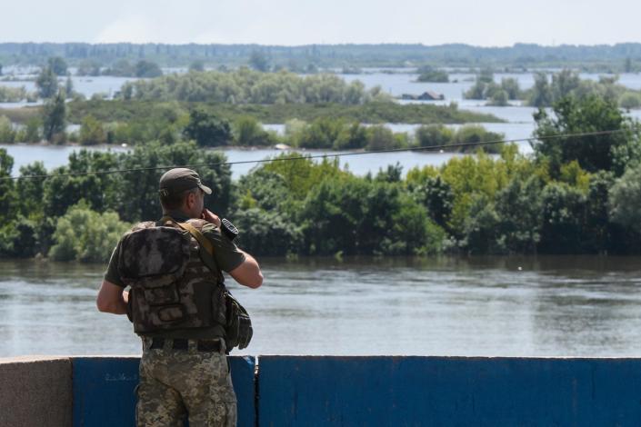 Ukrajna Kherson elönti a Kahovka-gátat