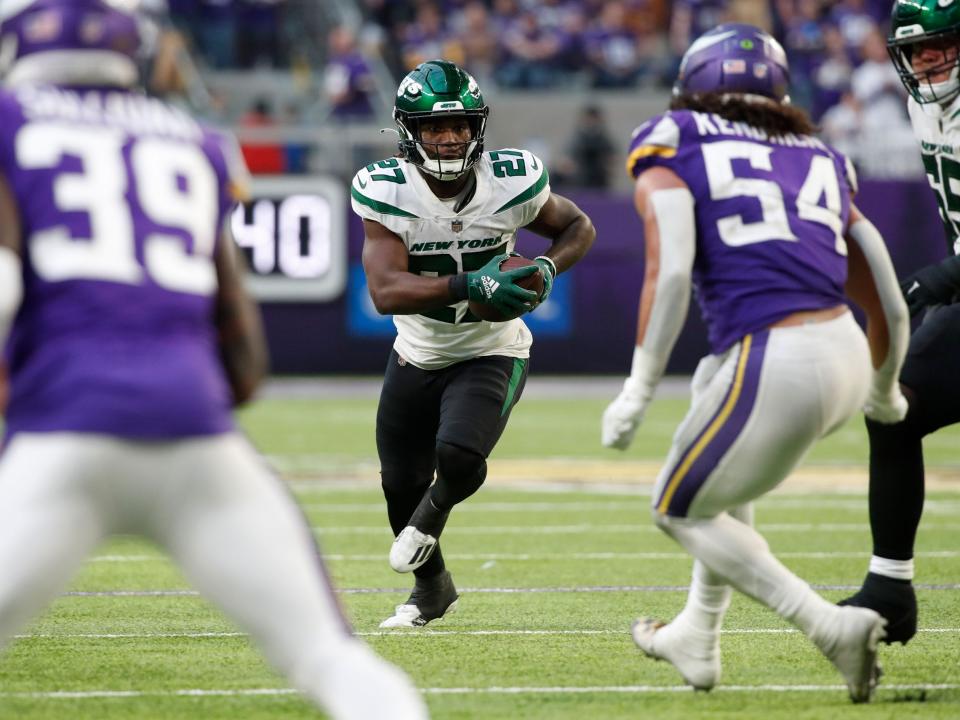 Zonovan Knight makes a run against the Minnesota Vikings.