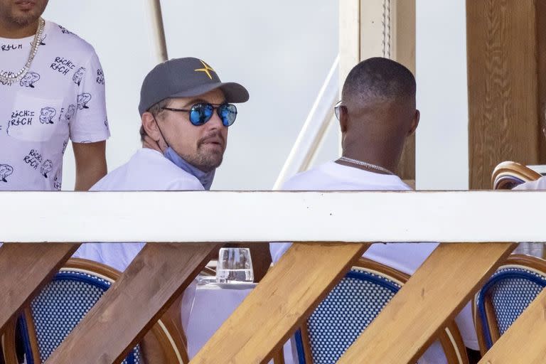 Los actores estadounidenses Leonardo DiCaprio y Jamie Foxx fueron fotografiados con amigos disfrutando de un almuerzo en Nerano, Italia