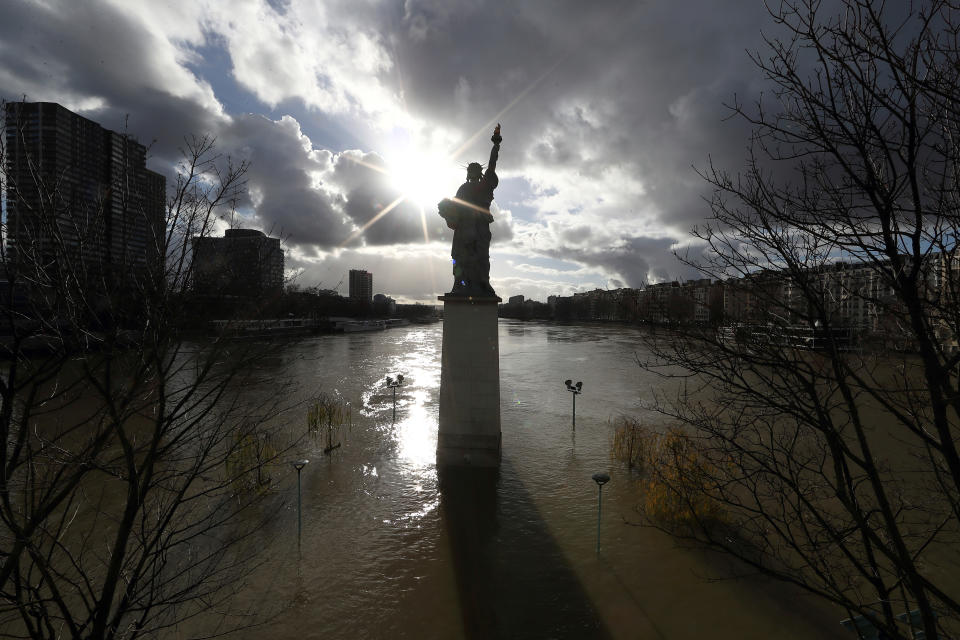 <p>A view shows the Statue of Liberty replica and flooded banks of the River Seine after days of almost non-stop rain caused flooding in the country in Paris, France, Jan. 26, 2018. (Photo: Gonzalo Fuentes/Reuters) </p>