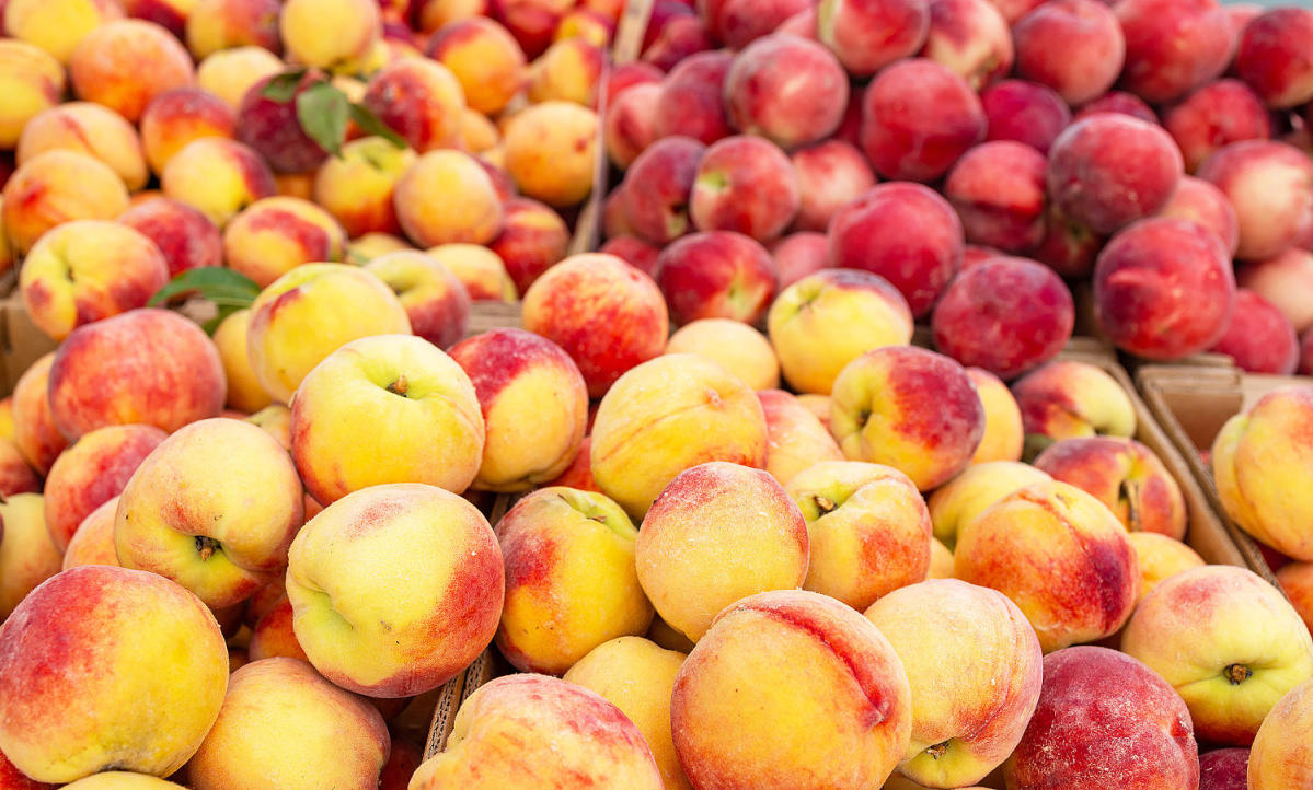 Peaches pack these major benefits for heart and gut health, dietitians say