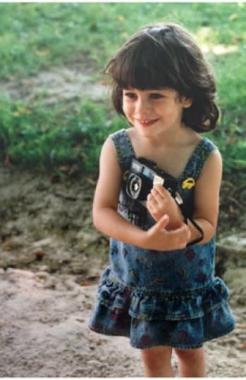Blanca Suárez ya era una ‘it girl’ desde bien pequeña. Mira qué bien luce la falda vaquera y cómo posa delante del objetivo.