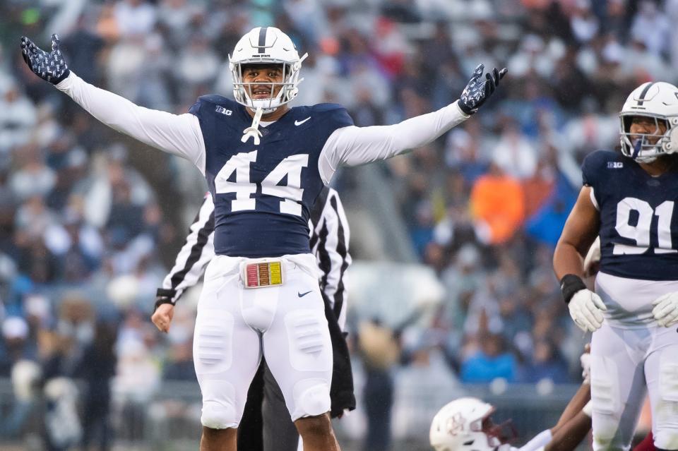 Penn State's Chop Robinson celebrates a sack against UMass.