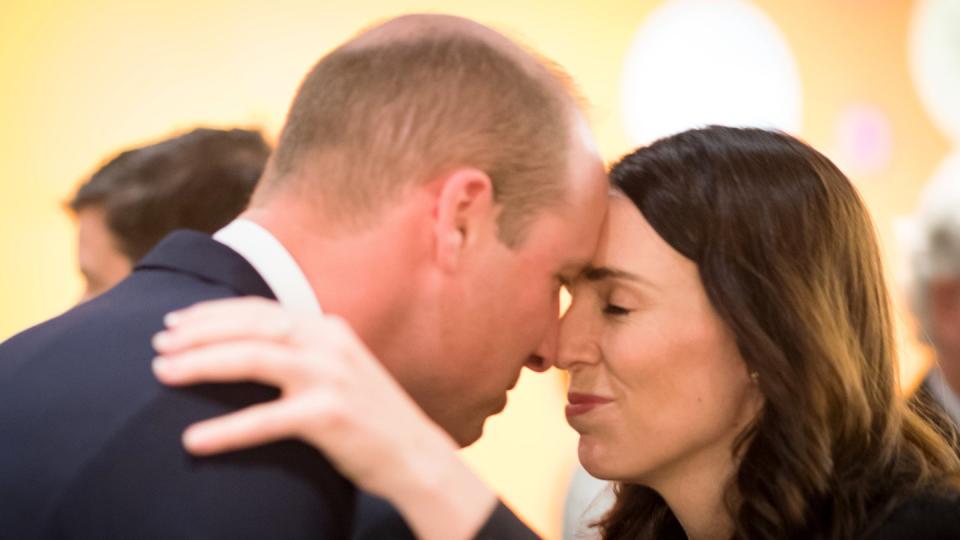 Das traditionelle Begrüßungsritual der Maori: Prinz William und Premierministerin Jacinda Ardern. Foto: David Rowlands/NZ Government/AAP