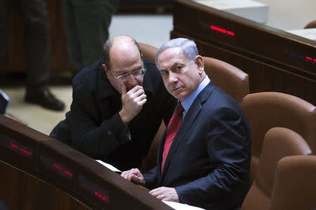 Israel's Defence Minister Moshe Yaalon (L) speaks with Prime Minister Benjamin Netanyahu during a session of the Knesset, the Israeli parliament, in Jerusalem December 1, 2014. REUTERS/Ronen Zvulun