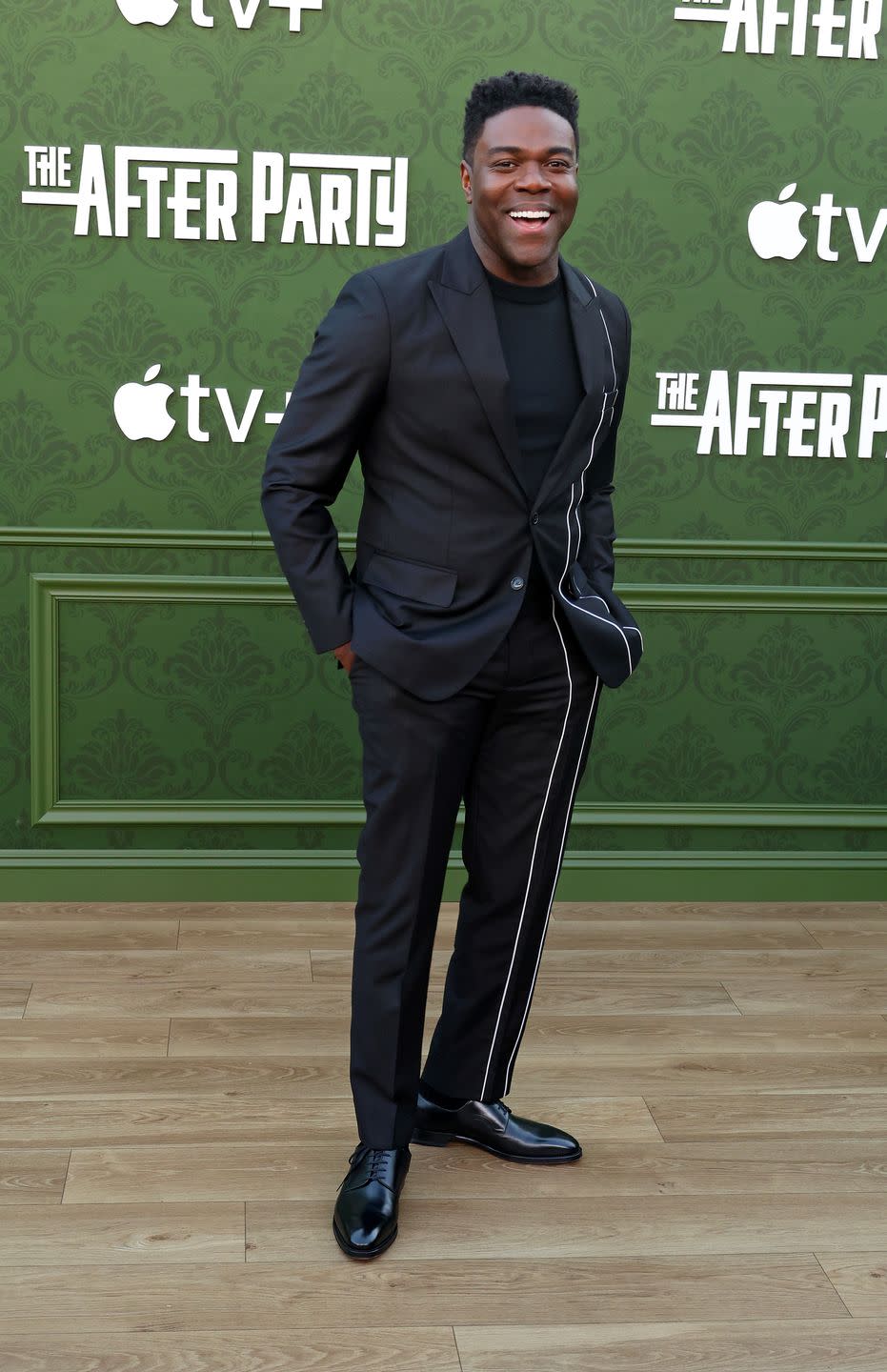 sam richardson attends premiere for apple tvs the afterparty dressed in all black, june 2023