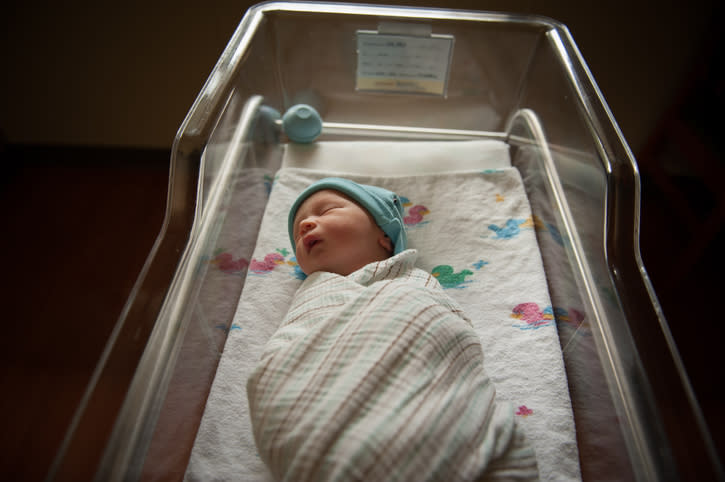 Las temperaturas extremas pueden hacer que tu bebé nazca con bajo peso. – Foto: Heatherwalker/Getty Images
