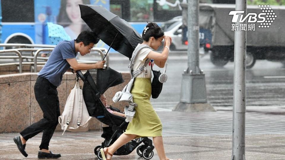 各地下午都還會有明顯的雨勢。（圖／胡瑞麒攝）