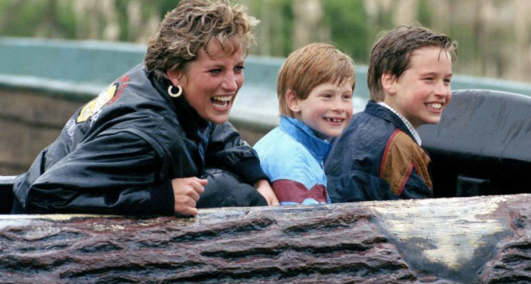 Lady Di junto a sus hijos, los príncipes Harry y Guillermo/Yahoo Owned Content