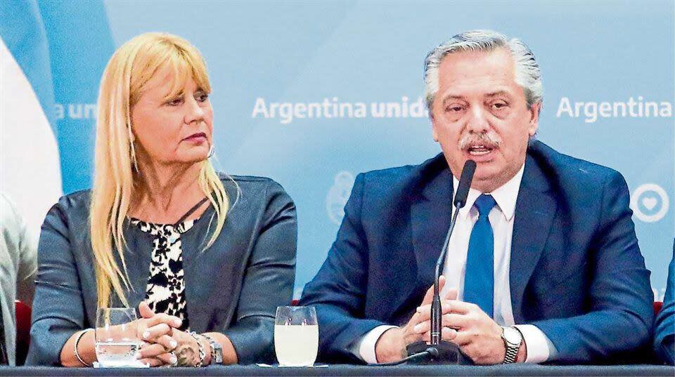 La ministra de Justicia, Marcela Losardo, una de las autoras de la reforma, y el Presidente