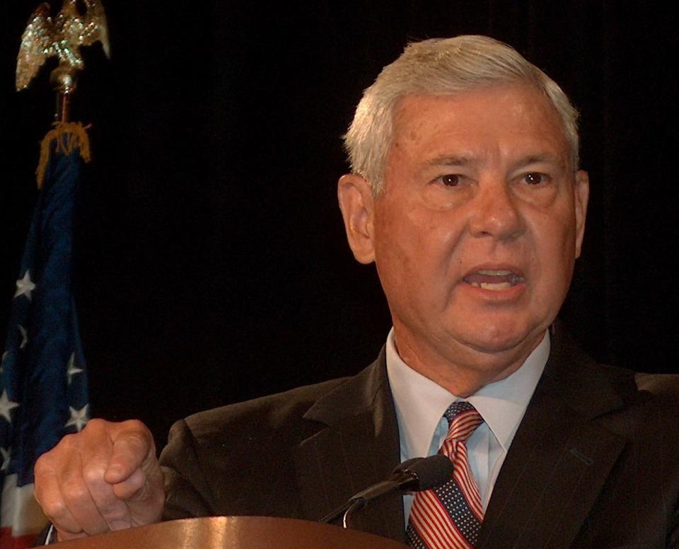 Former Florida Sen. Bob Graham speaks during an appearance at the 2007 Leadership Florida conference in Orlando. Graham, who also served as Florida's governor from 1979 to 1987, died April 16 at age 87.