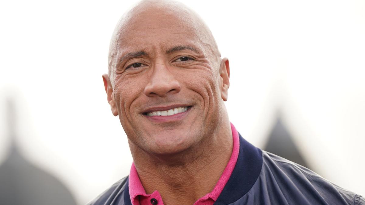 Dwayne Johnson a le cœur brisé par la mort de Bray Wyatt, un homme « très unique, cool et rare »