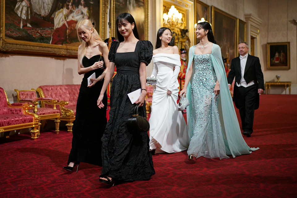 blackpink dresses buckingham palace