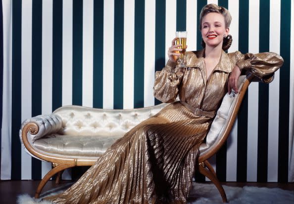 1940s: A lady shouldn't be able to 'hold her liquor.'