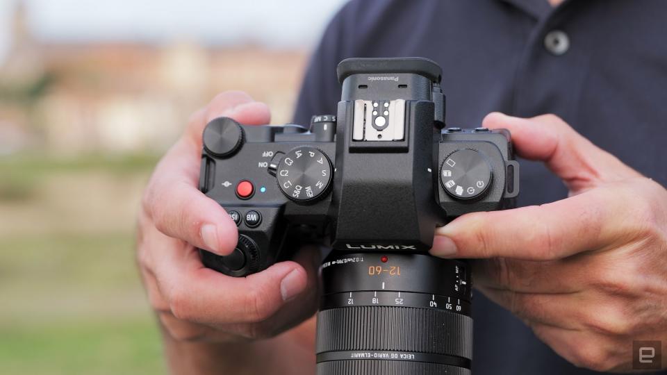 <p>Panasonic G9 II mirrorless camera review</p>
