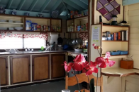 <p>Here’s the kitchen. <br> (Airbnb) </p>