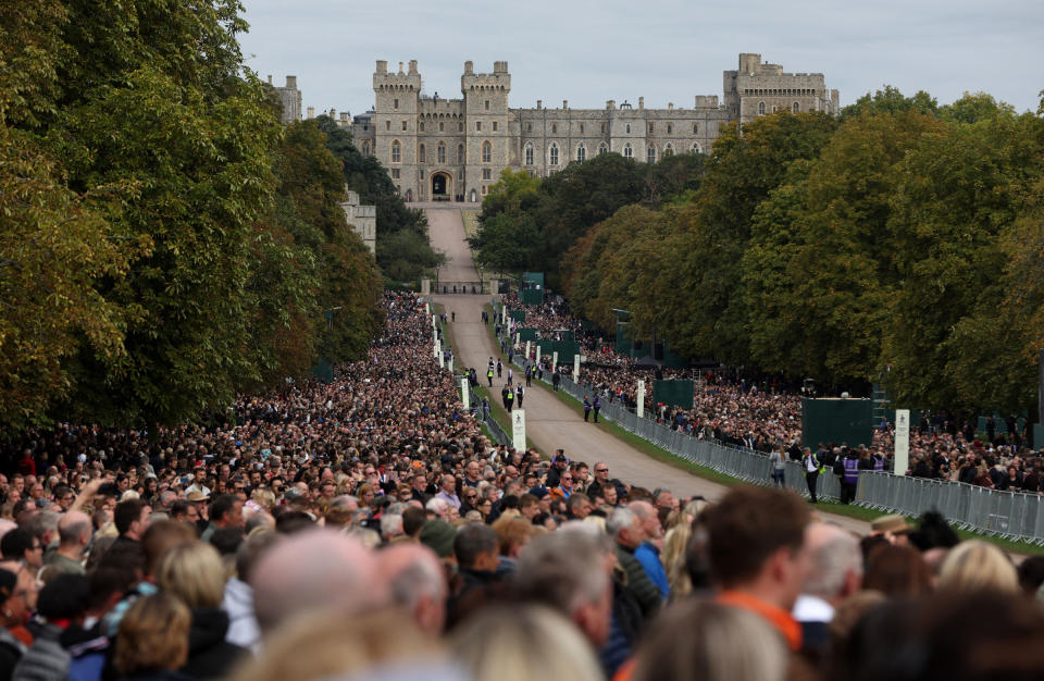 Spectators seen on the Long Walk with Windsor Castle in the background.<span class="copyright">Paul Childs—Reuters</span>