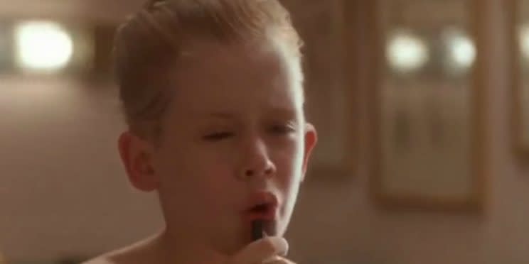 Macaulay Culkin singing in Home Alone [Image via 20th Century Fox]