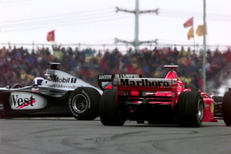 La maniobra con la que Michael Schumacher superó a David Coulthard y se adueñó del primer puesto del Gran Premio de la Argentina 1998; después de una largada fallida, el alemán recuperó y adelantó a los dos pilotos de McLaren que sellar una imperial victoria 