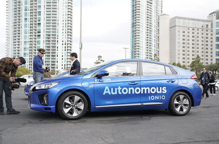 Hyundai Autonomous Ioniq Concept photo