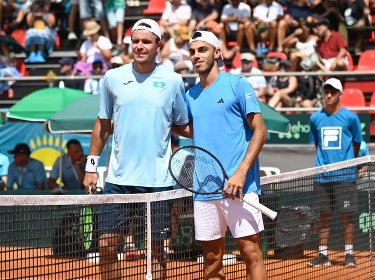 Dmitry Popko y Francisco Cerúndolo son protagonistas de la serie de Copa Davis que Argentina y Kazajistán sostienen en Rosario y que se definirá hoy.