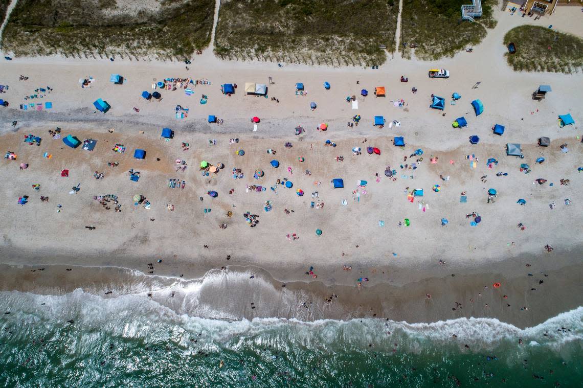 Beachgoers pack Wrightsville Beach in August 2020. Travis Long/tlong@newsobserver.com