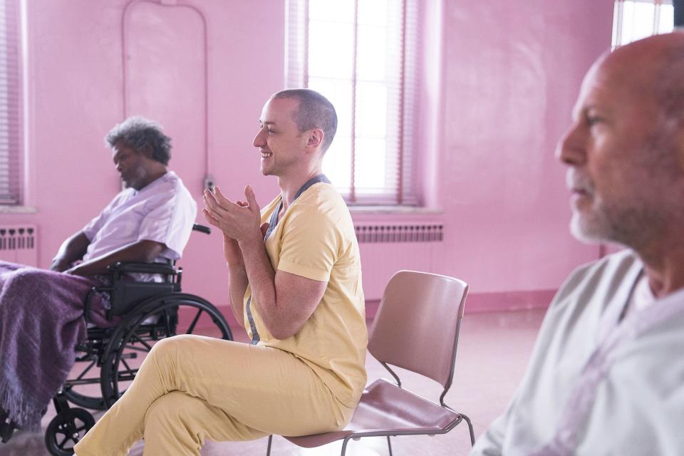 Statt Gutes und Böses zu tun werden die Schurken und Helden in "Glass" therapiert. Bei der Prämisse steht auch die Handlung still. (Bild: ddp/INTERTOPICS/LMKMEDIA Ltd.)